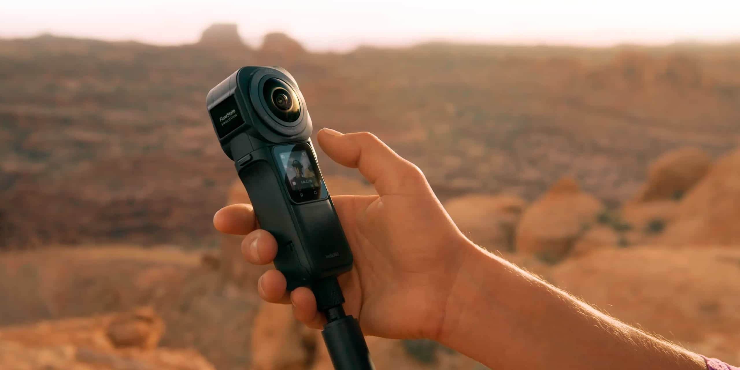 Puesta en marcha de la cámara Insta360 One RS 1 Inch by Leica para grabar en un desierto